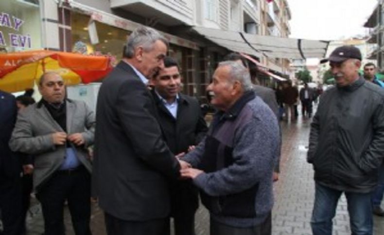 Şenol, yağmur çamur dinlemiyor